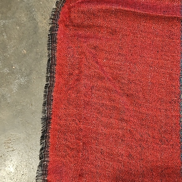 Stunning new in box PASHMINA SHAWL 86x31 so soft gorgeous pattern reds - Picture 6 of 12